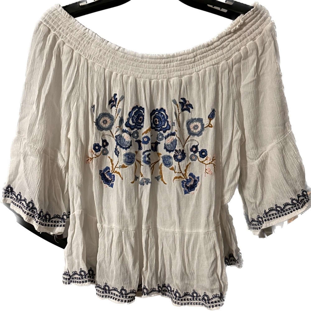 Xhiliration off the shoulder top (L)